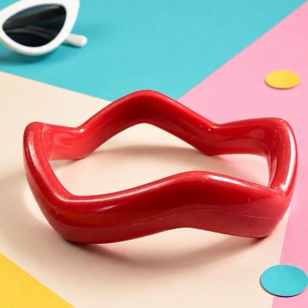 Vintage 1980s Cherry Red Wavy Acrylic Bangle Bracelet Geometric Memphis Style